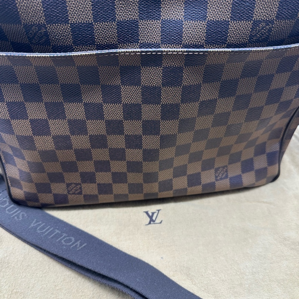 Louis Vuitton
Shelton Messenger Bag Damier MM - Picture 11 of 16